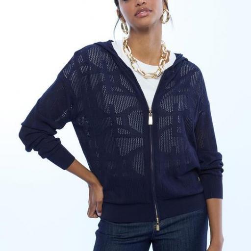 Sudadera calada con capucha Lola Casademunt. 