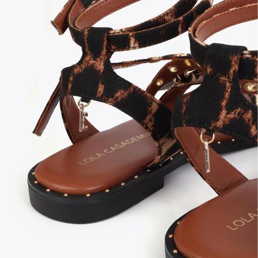 Sandalias Animal print Lola Casademunt.  [1]