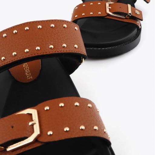 Sandalias camel Lola Casademunt.  [1]