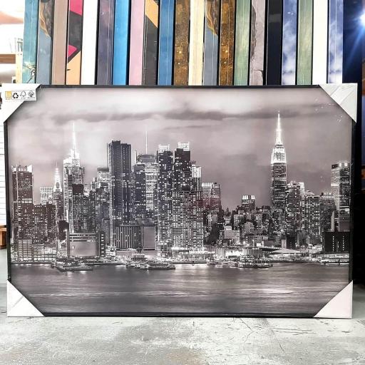 Lienzo enmarcado en madera color negro Silueta Manhattan, fotografía Blanco y Negro. [1]