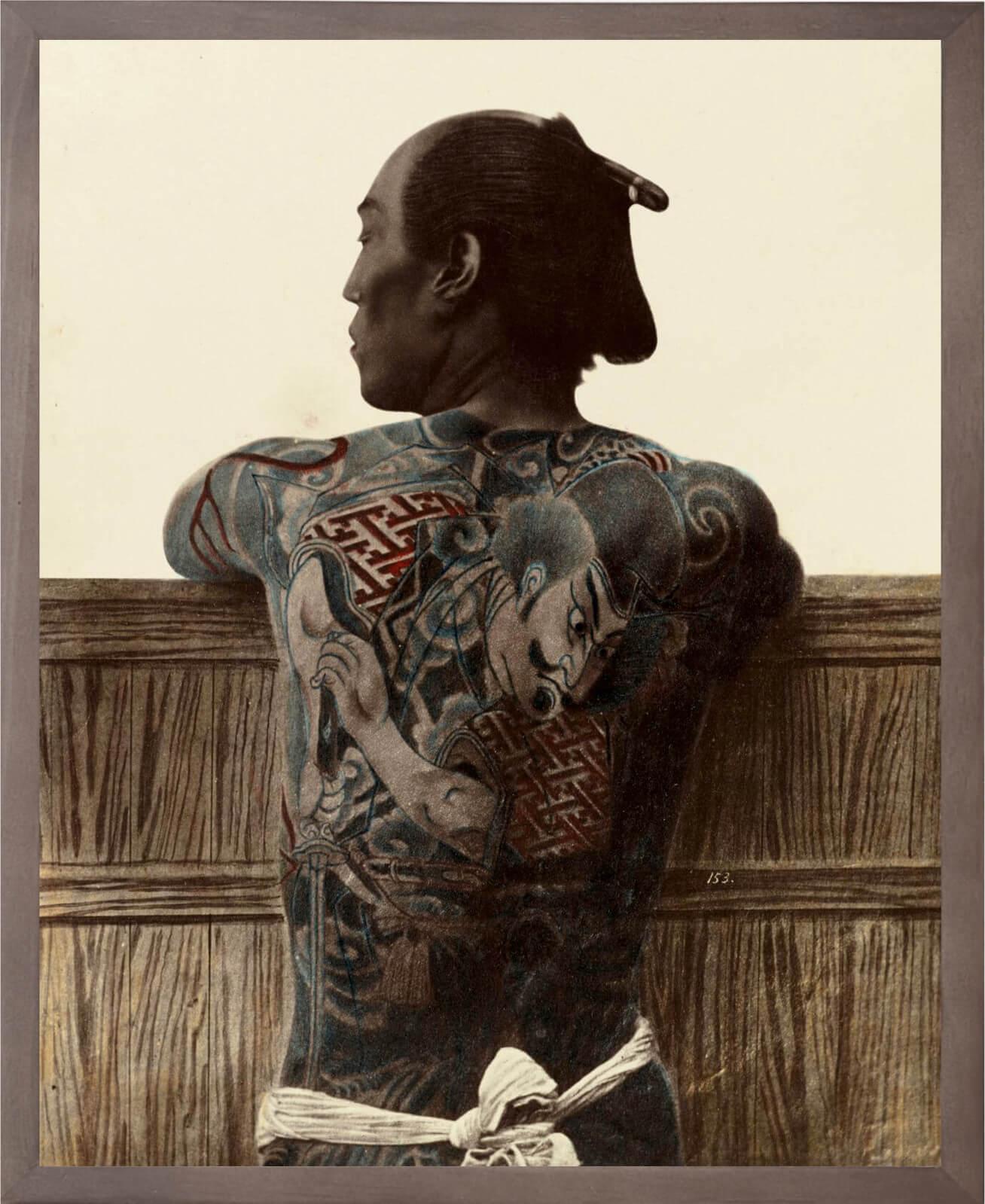 Cuadro con lámina de Arte Japonés, Tatuaje Samurai,  Blanco y Negro, Marco color Nogal.