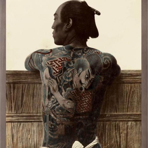 Cuadro con lámina de Arte Japonés, Tatuaje Samurai,  Blanco y Negro, Marco color Nogal. [0]