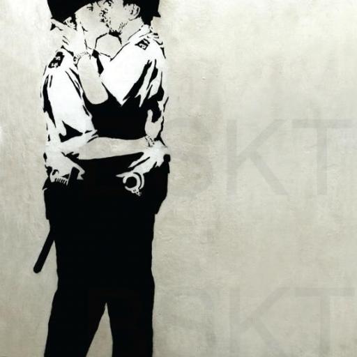 Cuadro en lienzo arte urbano graffiti policias besándose Banksy