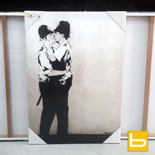 Cuadro en lienzo arte urbano graffiti policias besándose Banksy [3]