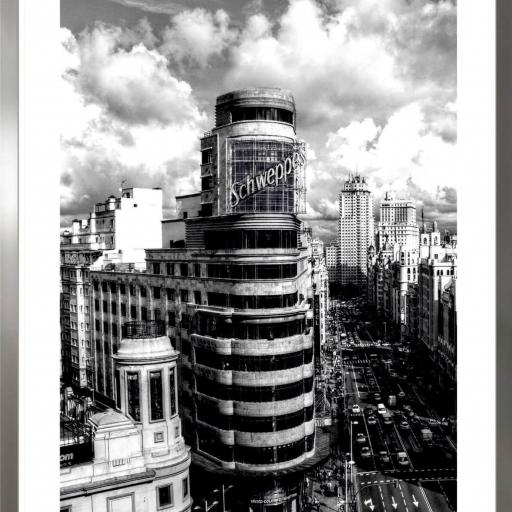 Cuadro con lamina de Gran Via Callao Madrid, Blanco y Negro, Marco color Níquel