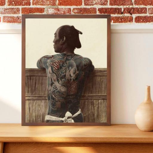 Cuadro con lámina de Arte Japonés, Tatuaje Samurai,  Blanco y Negro, Marco color Nogal. [1]