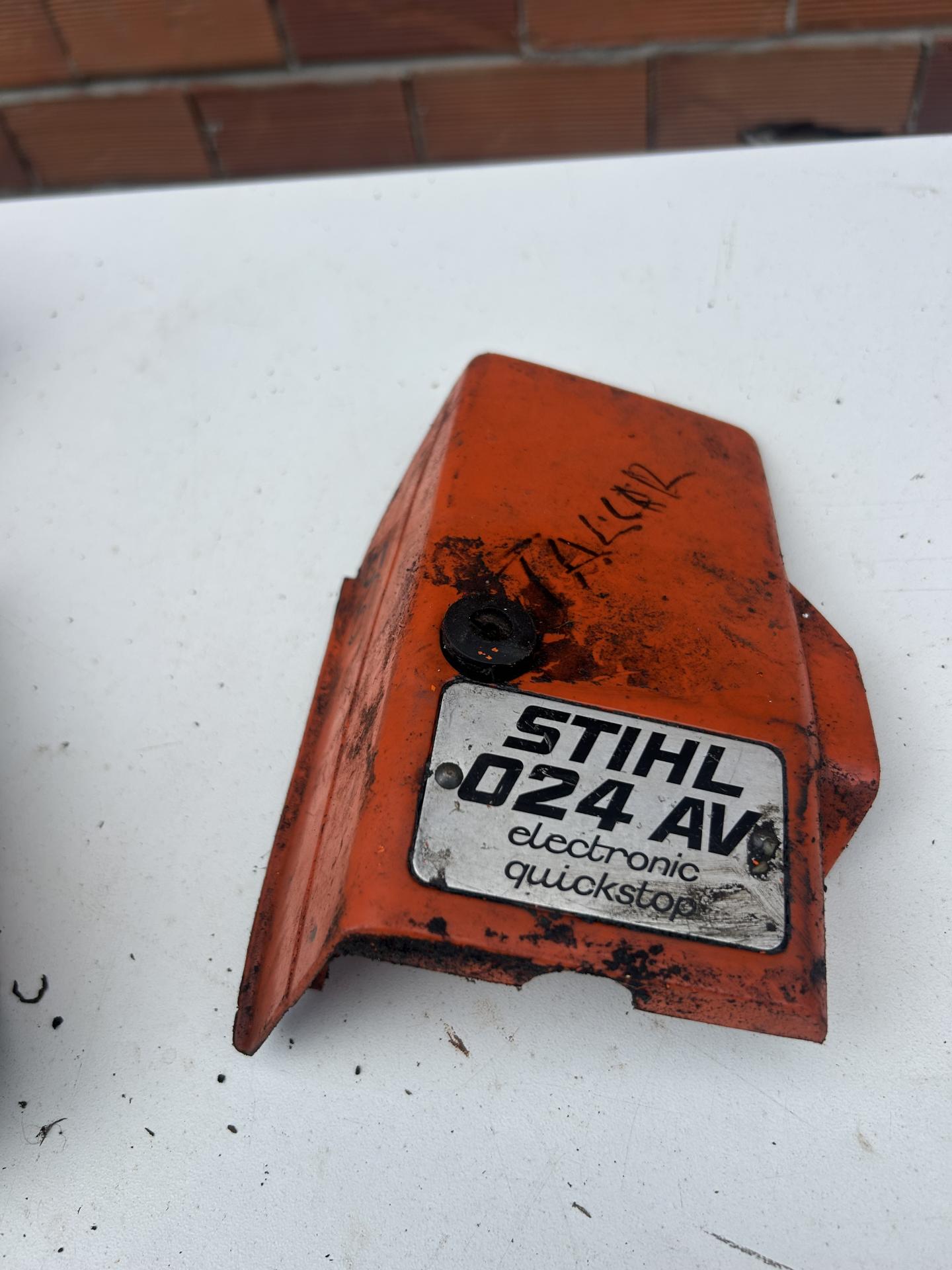 Tapa motor. capot stihl 024 electronic