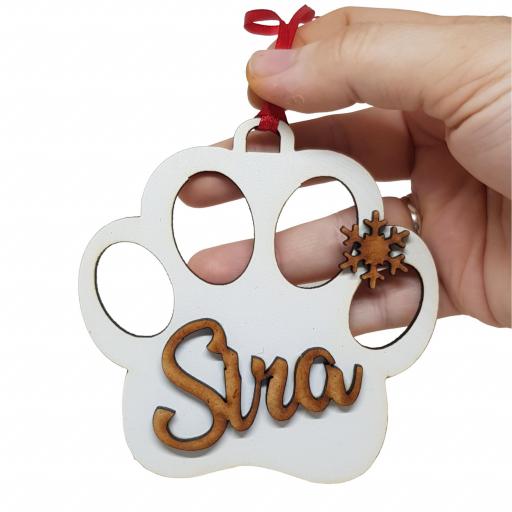 Bolas de navidad personalizadas mascota con forma de huella. Producto artesanal