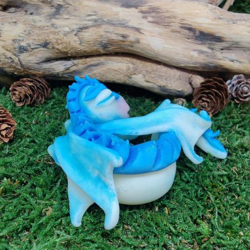 Bebe Dragón de Porcelana Fría, Tierno y Hecho a Mano Dragón blanco y azul, dragón durmiendo, figura decorativa [3]