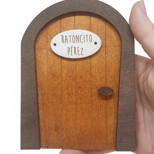 Puerta Ratoncito Pérez de madera personalizada o sin personalizar con escalera, buzón y cartas. Producto artesanal [2]