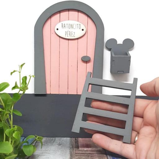 Puerta Ratoncito Pérez rosa personalizada o sin personalizar con escalera, buzón y cartas. Producto artesanal [3]
