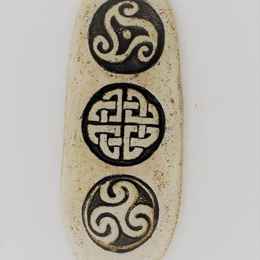 Petroglifo tres en uno  [1]