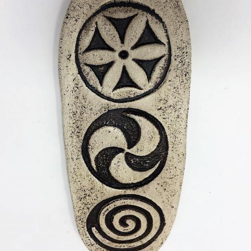 Petroglifo tres en uno  [0]