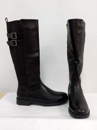 Bota alta negra [1]