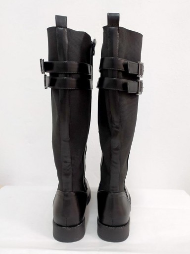 Bota alta negra [2]