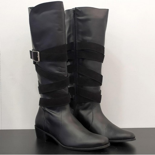Bota alta cintas piel negra