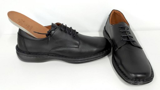 Zapato cordones negro plantillas [1]