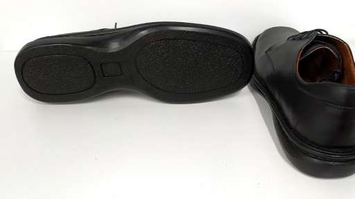 Zapato cordones negro plantillas [2]