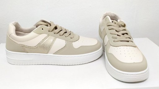 Deportiva beige [1]