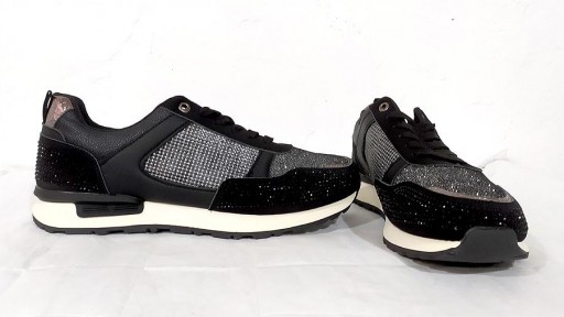 Deportiva ancha negra [1]