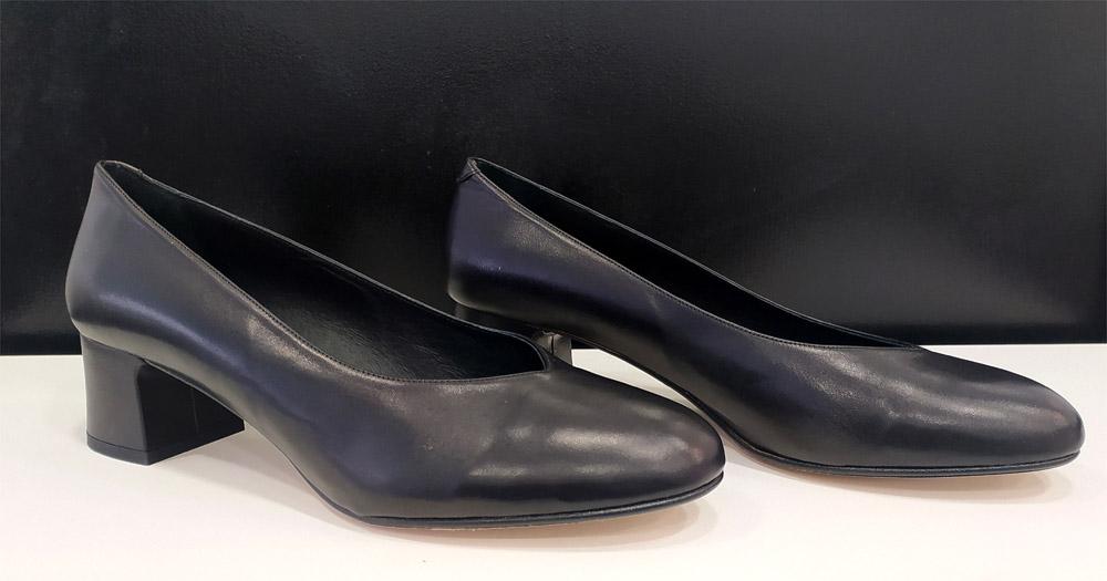 Salón negro tacón grueso