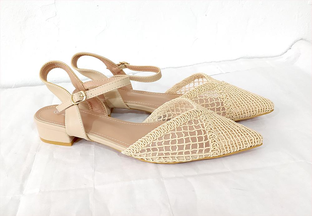 Sandalia cerrada beige