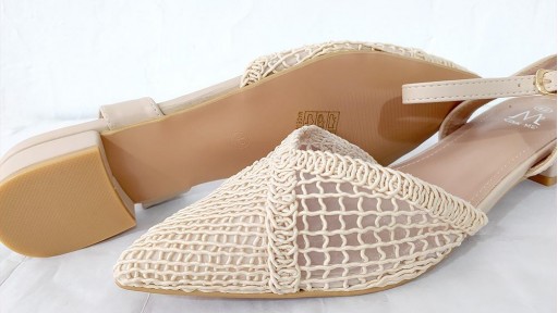 Sandalia cerrada beige [2]