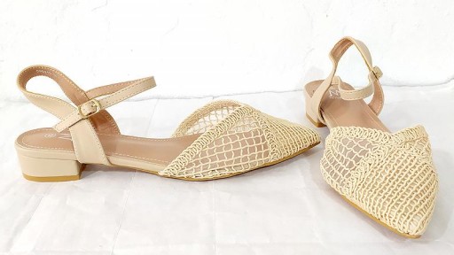 Sandalia cerrada beige [1]