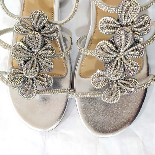 Sandalia plana flores plata [2]