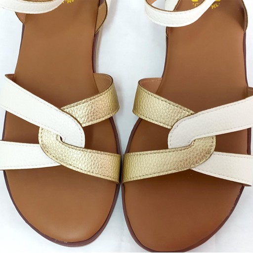 Sandalia blanca y dorada [2]