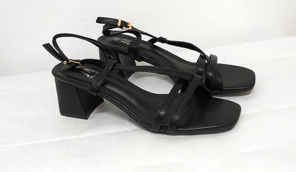 Sandalia tacón negro