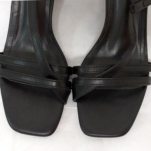 Sandalia tacón negro [3]