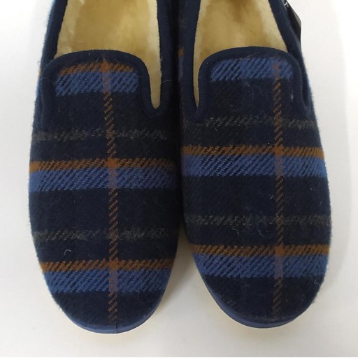 Zapatilla cerrada cuadros borreguito  [3]