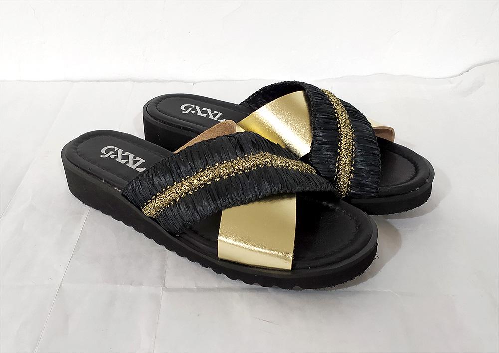 Zueco dorado y negro