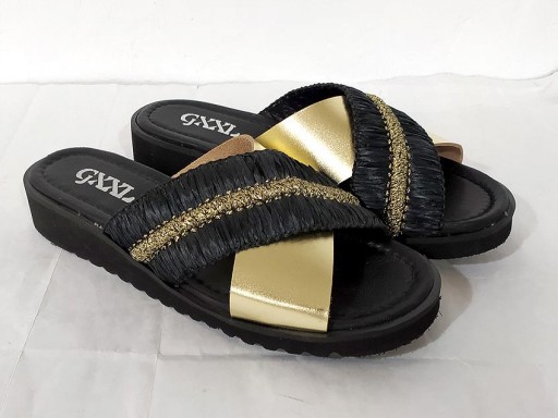 Zueco dorado y negro