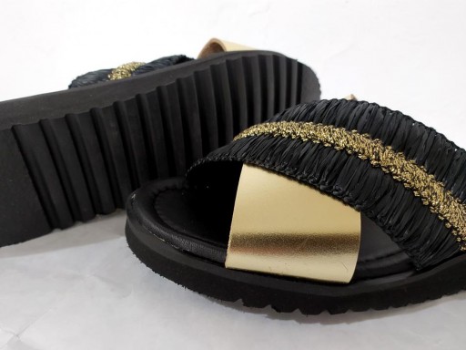 Zueco dorado y negro [2]