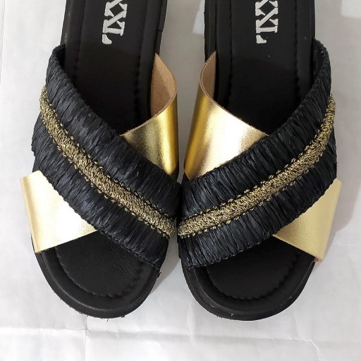 Zueco dorado y negro [3]