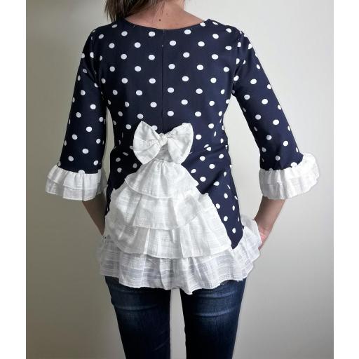 Camiseta de lunares con lazo [1]