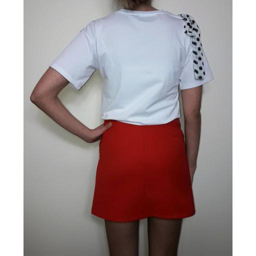 Falda roja asimétrica [1]