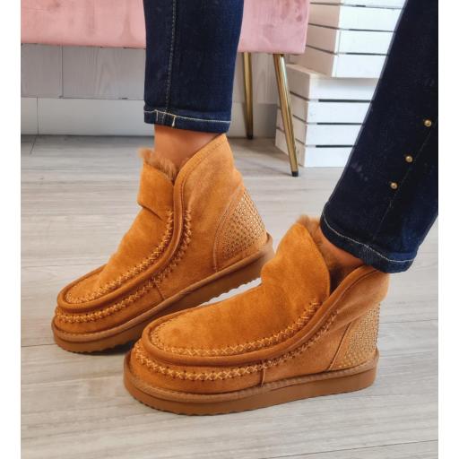 Botas Camel Tachas
