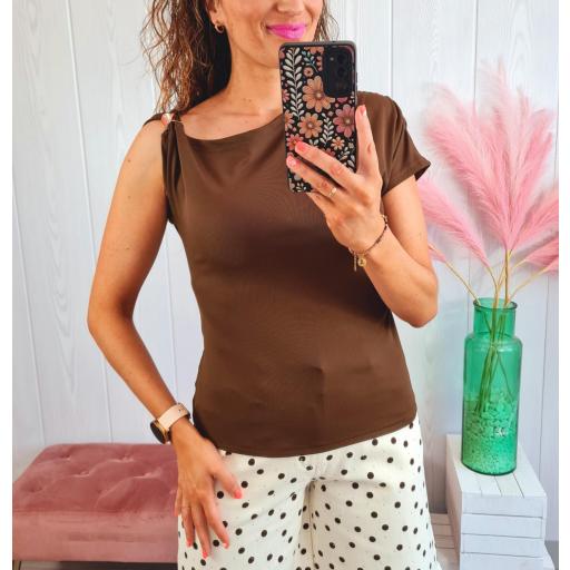 Camiseta Asimétrica Marrón [1]