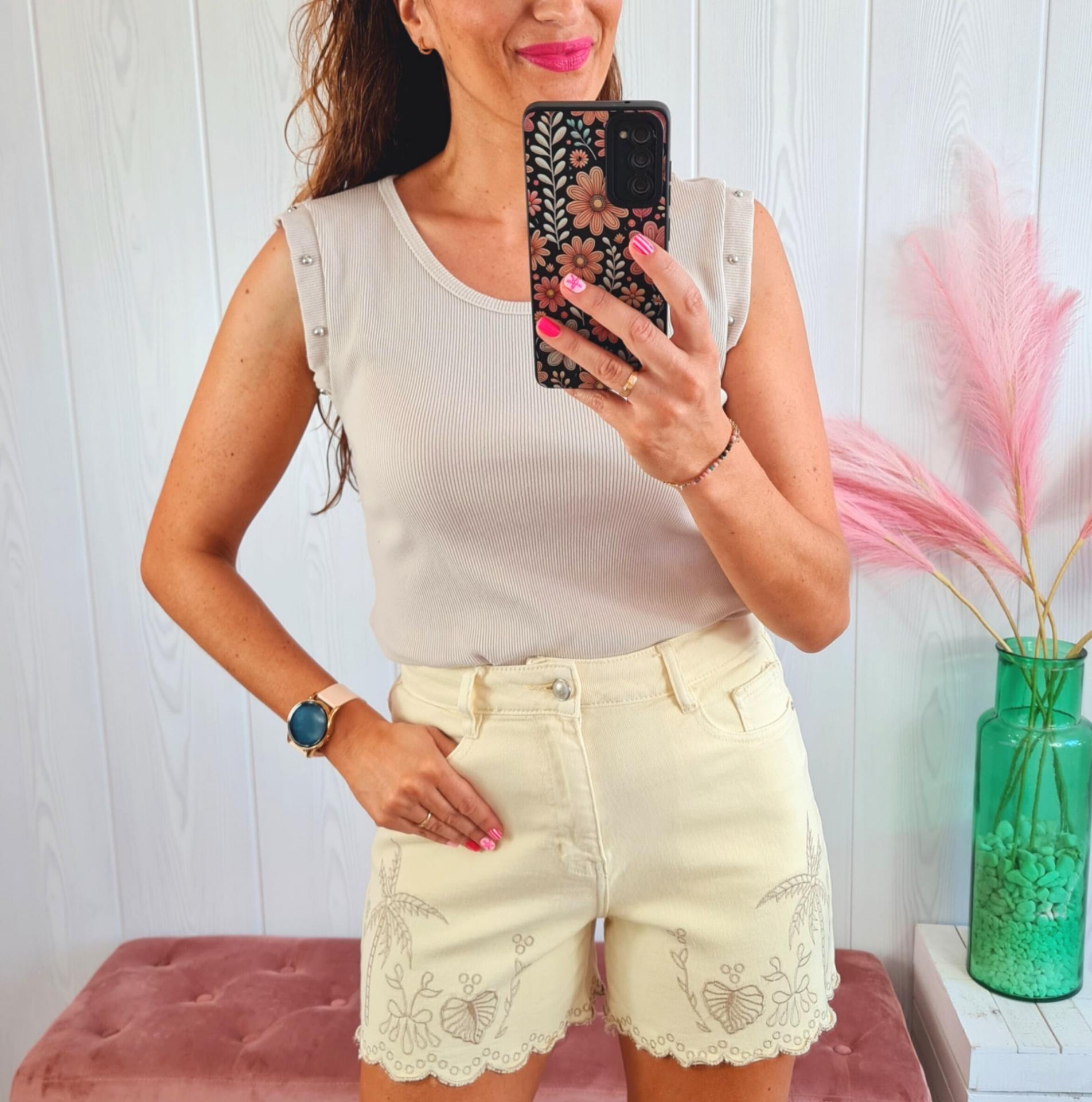 Camiseta Beige Tachas