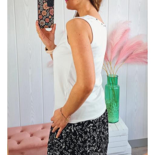 Camiseta Blanca Tachas [2]