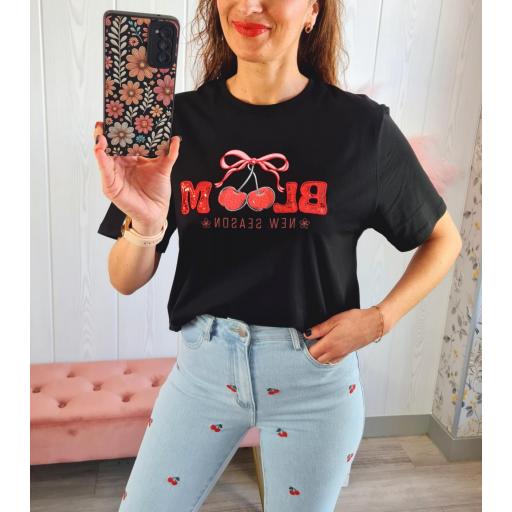 Camiseta Negra Cerezas [3]