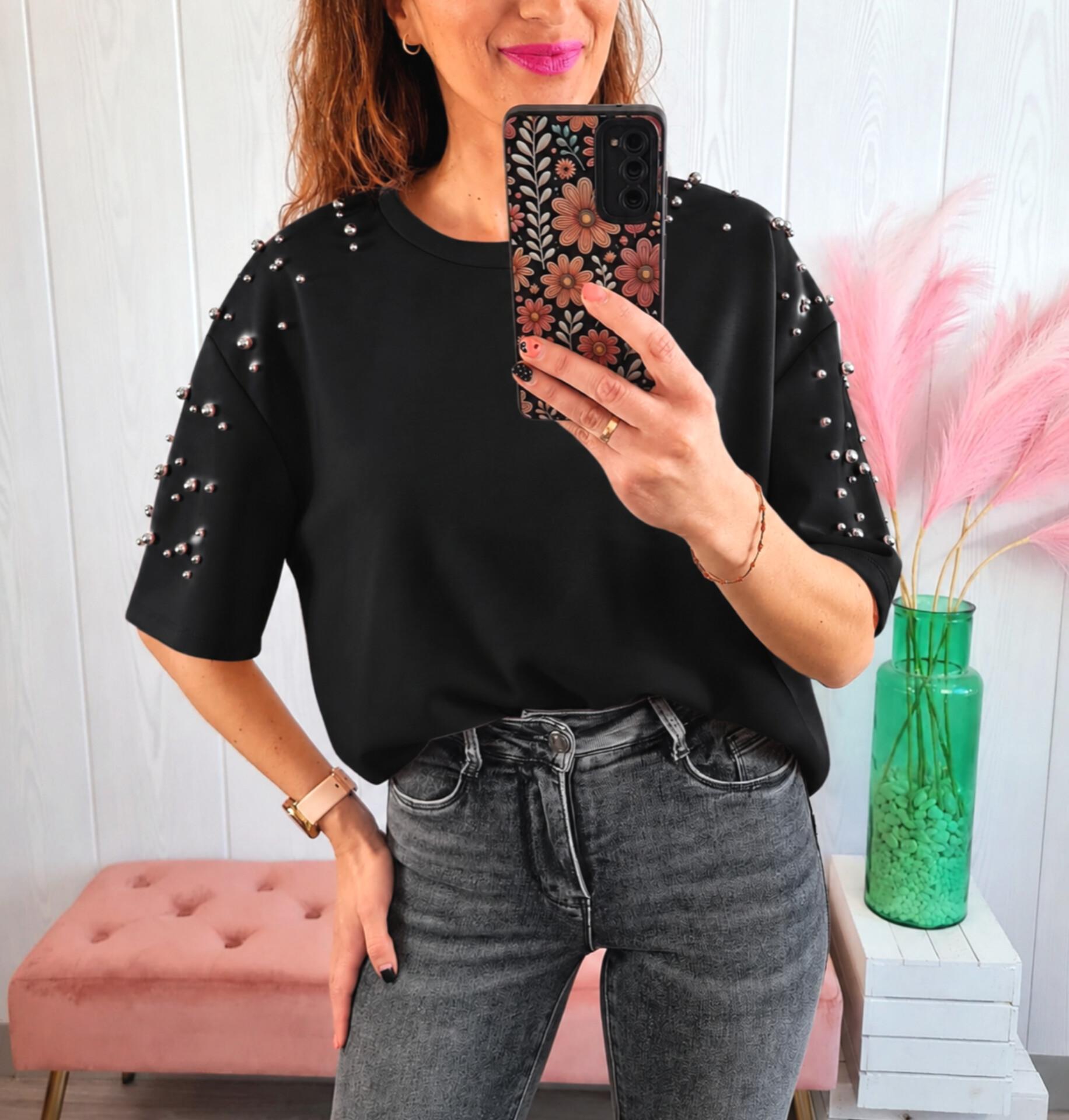 Camiseta Negra Tachas