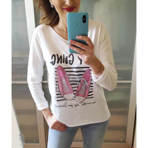 Camiseta Sneakers [1]