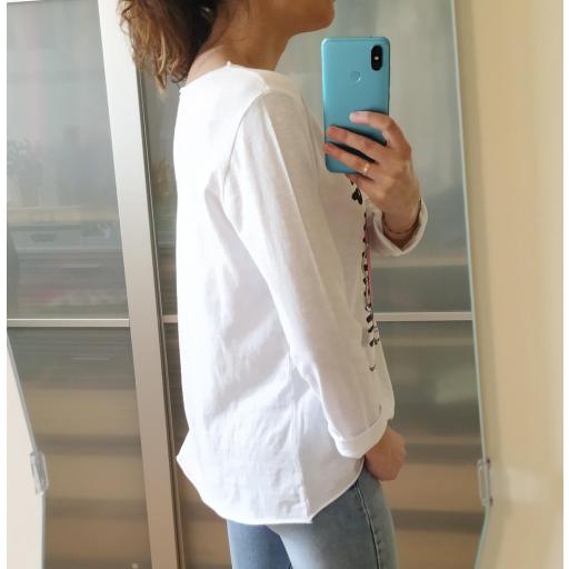 Camiseta Sneakers [2]