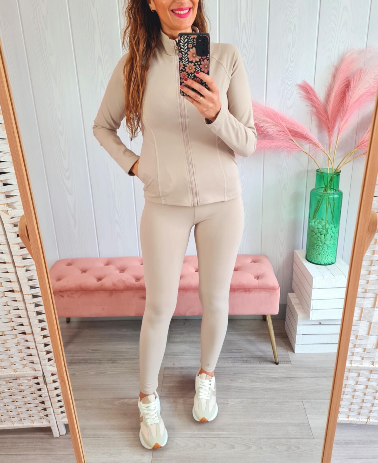 Conjunto Deportivo Beige