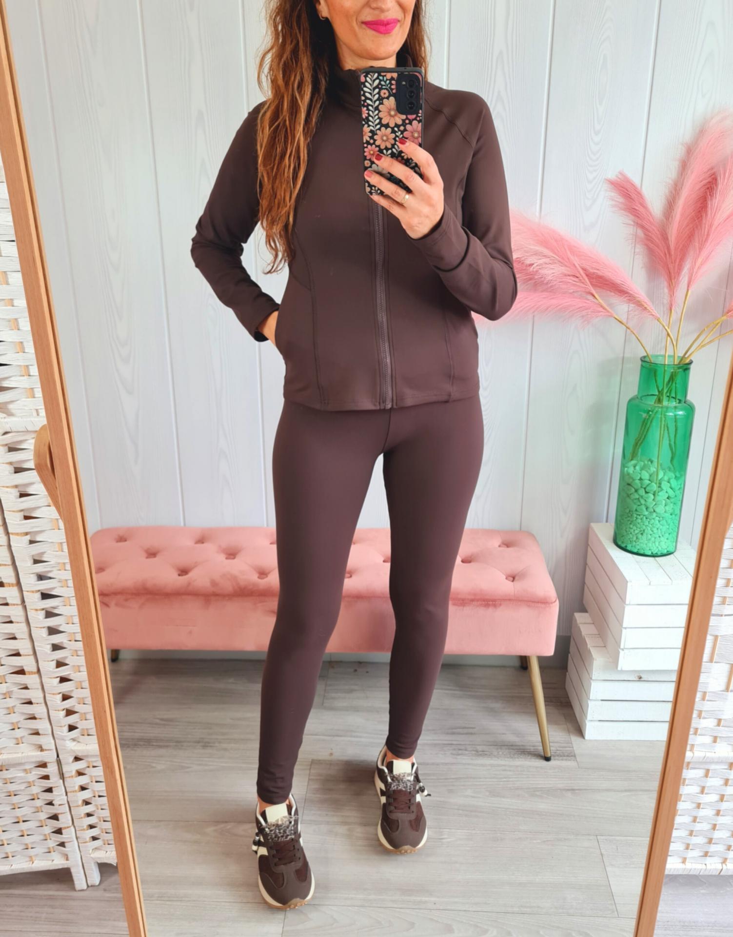 Conjunto Deportivo Marrón
