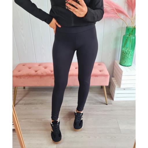 Conjunto Deportivo Negro [2]